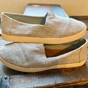 Toms Light Gray Women's Slip-On Sneakers